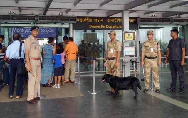 कोलकाता एयरपोर्ट को बम से उड़ाने की धमकी