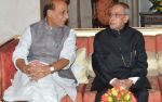 कश्मीर मामले में राष्ट्रपति से मिले राजनाथ