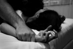 6 लोगों ने ब्वॉयफ्रेंड के सामने किया लड़की का सामूहिक बलात्कार