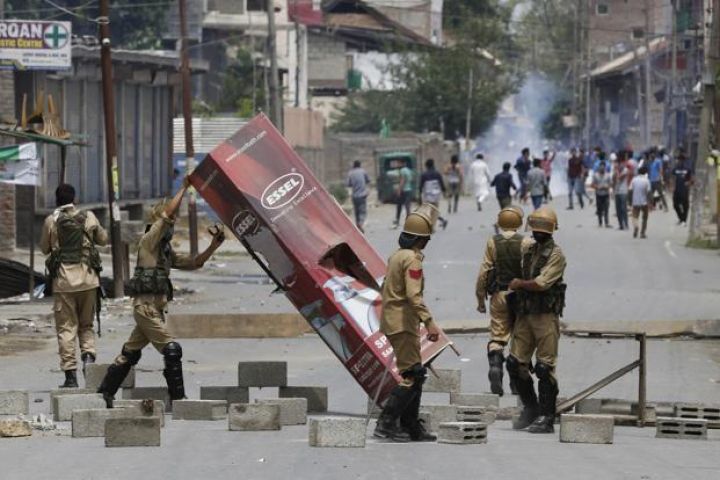 कश्मीर में फिर भड़की हिंसा, दो की मौत