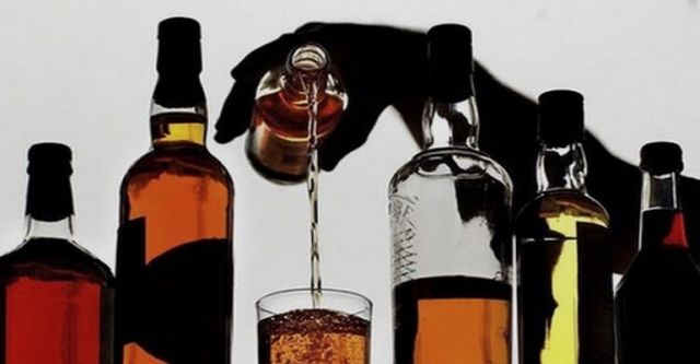 अवैध शराब के विक्रय का किया विरोध तो करना पड़ा गोलियों का सामना
