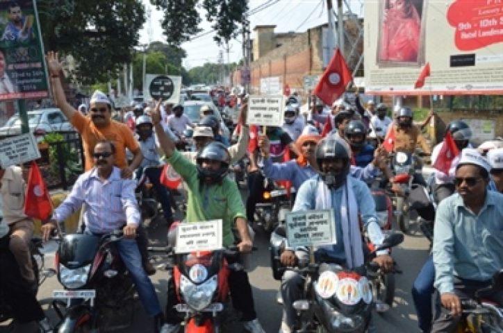 विभिन्न मांगों को लेकर निकाली बाइक रैली