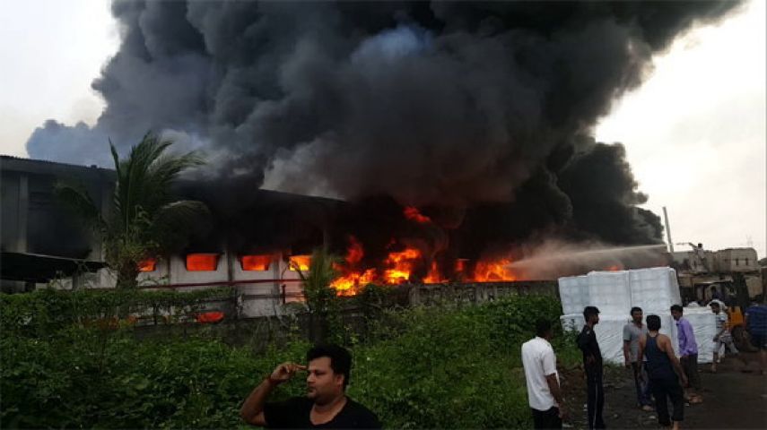 यार्न फैक्टरी में भीषण आग, 100 करोड़ से ज्यादा का नुकसान : सूरत