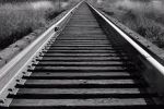 टीसी ने चलती ट्रेन से महिला को दिया धक्का, महिला कि मौत