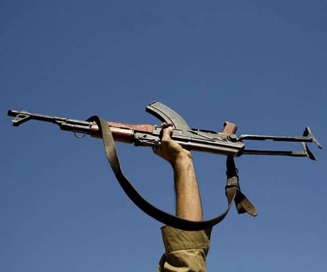 श्रीनगर में मची हथियारों की लूट