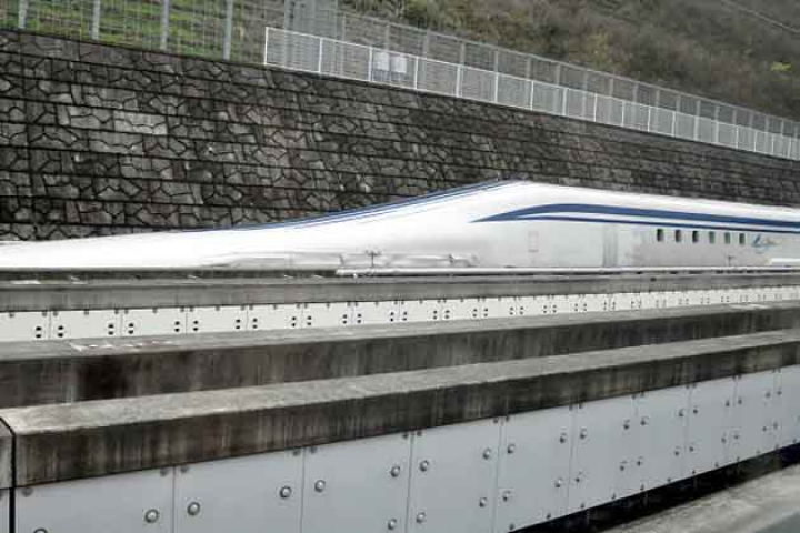 दुनिया की सबसे तेज दौड़ने वाली ट्रेन