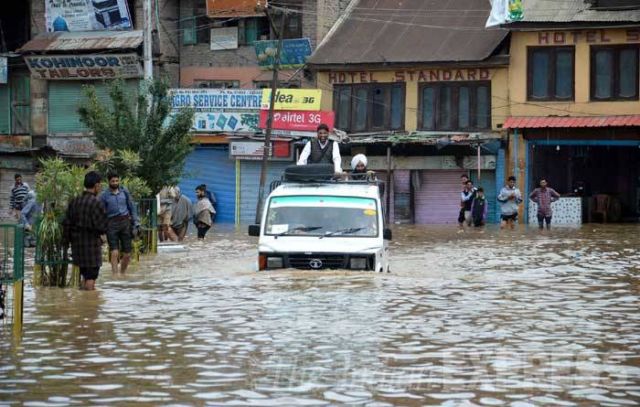 देखिए बारिश की कुछ खूबसूरत तस्वीरे...