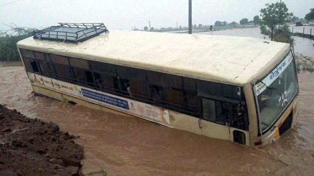 देखिए बारिश की कुछ खूबसूरत तस्वीरे...