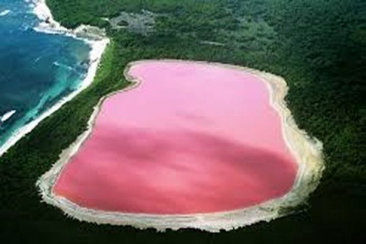 यहाँ है गुलाबी रंग की झील, बदलती है सूर्य की रोशनी के साथ ही कलर