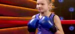 Video : इस 9 साल की बच्ची में बहुत है दम, तोड़ देती है दरवाज़े