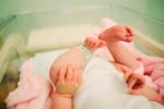 Sperm mix-up : पापा का स्पर्म हुआ चेंज, पैदा होने के बाद बेबी बोला-रॉन्ग पापा!