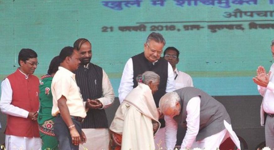 Modi salute the 104 year Inspirational women who sold her goat to build toilet