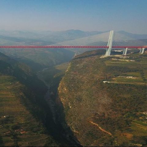 चीन में बना है दुनिया का सबसे ऊँचा पूल, लगता है खतरनाक देखिए फोटोज