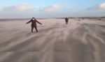 Video : महिला को रेत में उड़ता देख हैरान हो जायेंगे आप