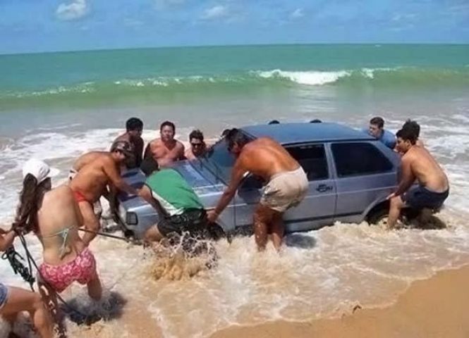 Beach की ये मज़ेदार तस्वीरें सोशल मीडिया पर खूब हो रही हैं वायरल