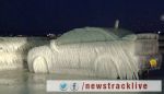 ठण्ड इतनी जोरदार की कार ने पानी से जम कर बर्फ की चादर ओड़ ली