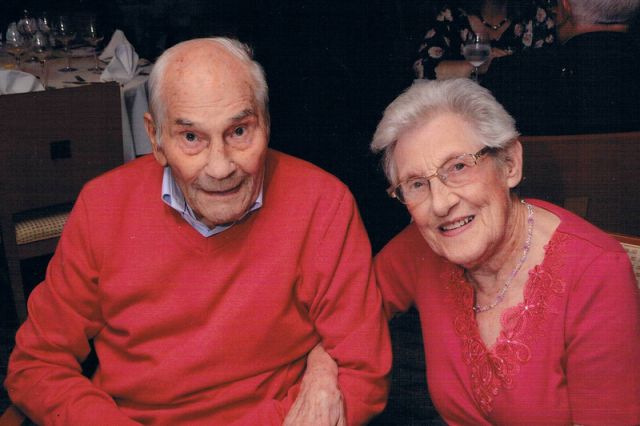 तन बूढ़ा पर मन नही, 103 साल के दूल्हे ने रचाई 91 साल की दुल्हन से शादी