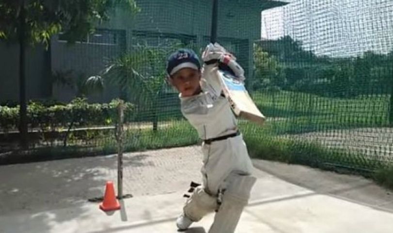 इस 4 साल के बच्चे को है क्रिकेट खेलने का शौक, सचिन भी हैं हैरान इसकी बल्लेबाज़ी से