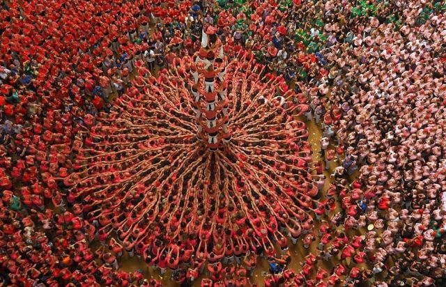 स्पेन के त्यौहार की कुछ रंग बिरंगी तस्वीरें
