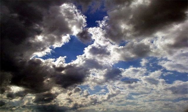 क्यों होता है बादल का रंग अलग अलग