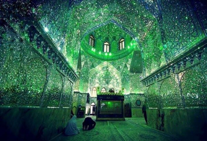 ईरान की इस मस्जिद में बरसता है ख़ुदा का नूर, नाम है ‘शाह चिराग’