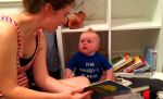 इस 10 महीने के बच्चे को खिलौने से नही बल्कि किताबो से प्यार है