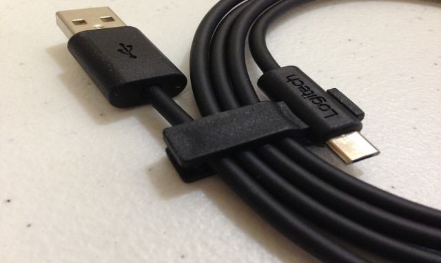 आप जानते है USB पर तीर का निशान क्यों होता है ?