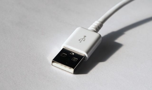 आप जानते है USB पर तीर का निशान क्यों होता है ?