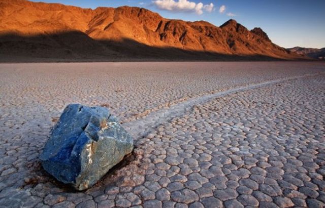 Death Valley, जहाँ पत्थर अपने-आप खिसकते हैं