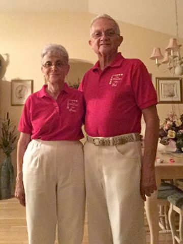 शादी के 52 साल बाद भी पहनते है सेम ड्रेसेस