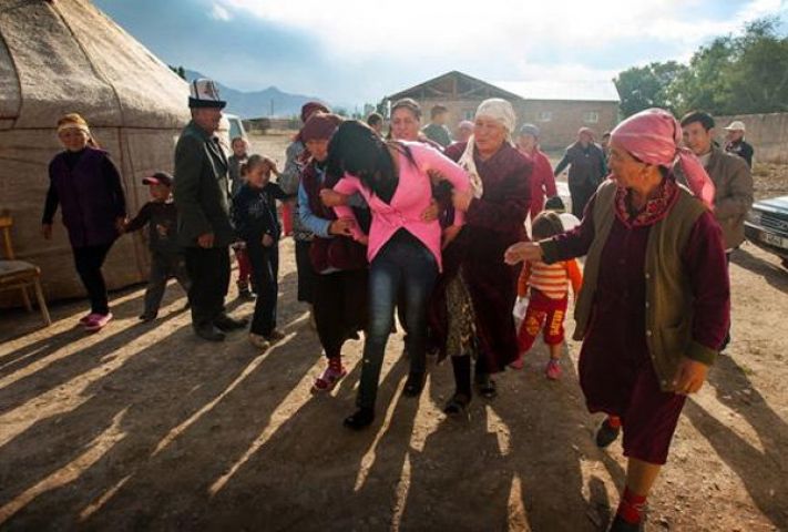 यहां रेप करते हुए लड़को का घरवाले भी देते है साथ