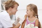 तथ्यों पर खरा नहीं उतरता टीकाकरण का दावा