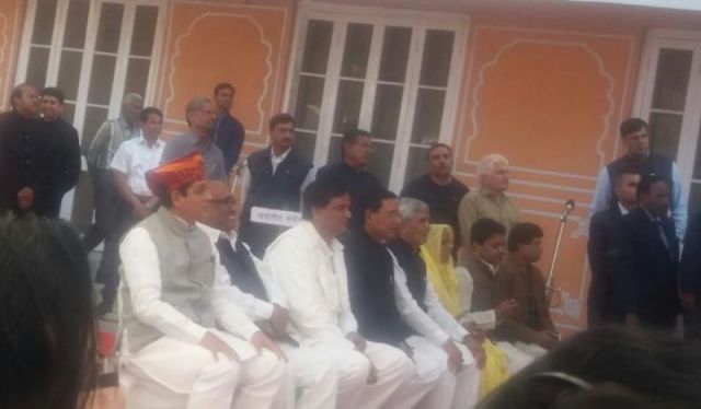 राजे की टीम में शामिल हुए 6 नये मंत्री