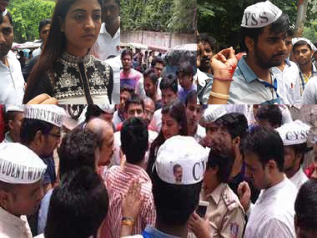 अलका लांबा और दिलीप पांडे पर दिल्ली यूनिवर्सिटी के छात्रों ने अंडे फेंके