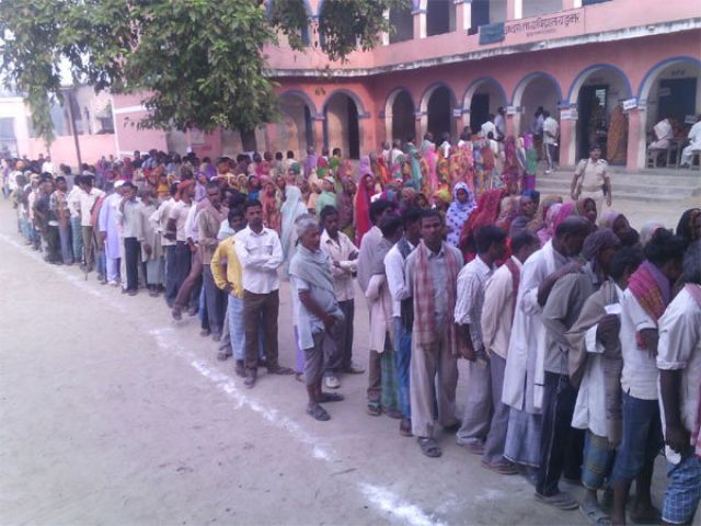बिहार चुनाव : छुटपुट हिंसा के बीच 3 बजे तक 51.85 प्रतिशत मतदान