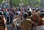 अजय देवगन के चुनाव प्रचार शो में भीड़ का हंगामा, पत्थरबाजी के बाद पुलिस ने चलाई लाठियां