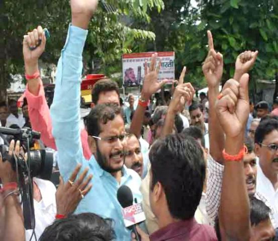 टिकट न मिलने से गुस्साए BJP, JDU कार्यकर्ता, असंतुष्टों ने तोड़ा कार्यालय का फर्नीचर