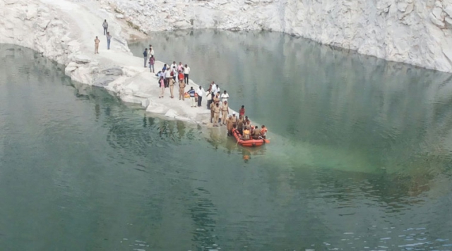 पांच इंजीनियरिंग छात्रों की तालाब में डूबने से मौत