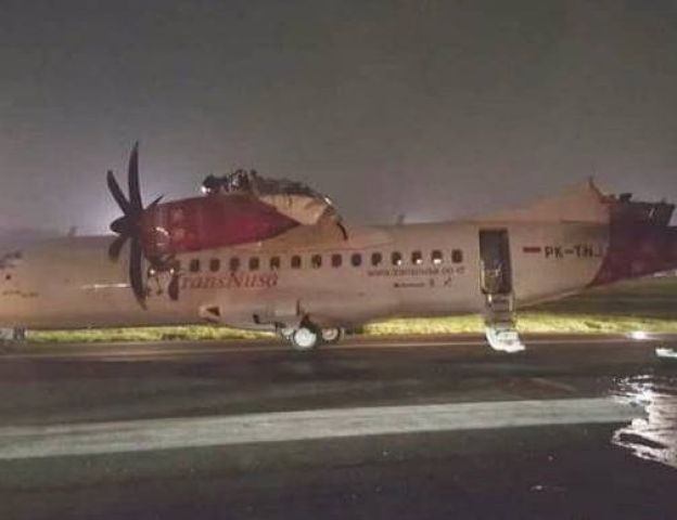 इंडोनेशिया में दो यात्री विमान आपस में टकराए