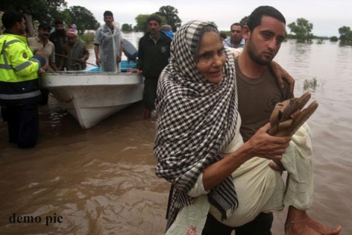 पाकिस्तान में बारिश और भूस्खलन से 100 से ज़्यादा मौतें