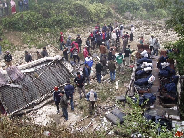 नेपाल: यात्री बस खाई में गिरी, 24 लोगो की मौत