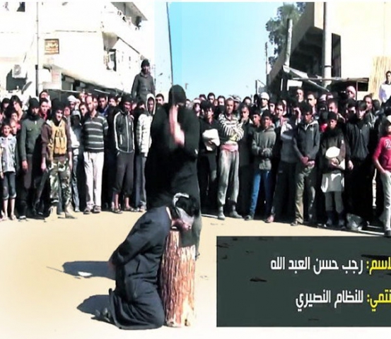ISIS ने बच्चो के सामने 6 सैनिकों के किये सिर कलम
