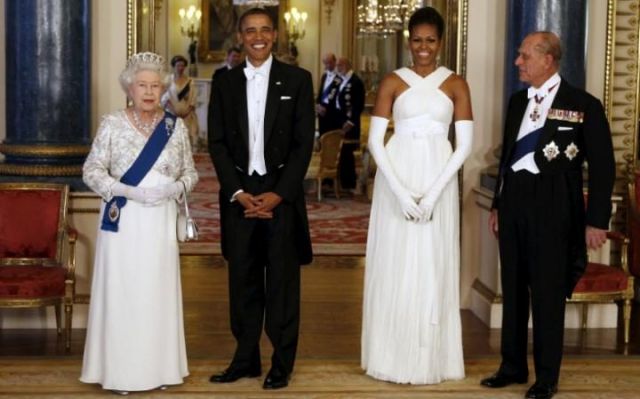 जश्न मनाने ओबामा और मिशेल पहुंचे महारानी के जन्मदिन पर