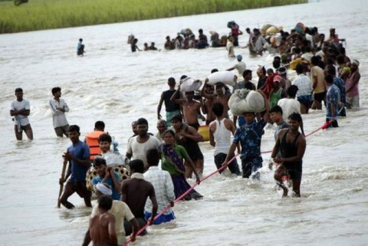 भूस्खलन और बाढ़ से 90 से अधिक लोगों की मौत