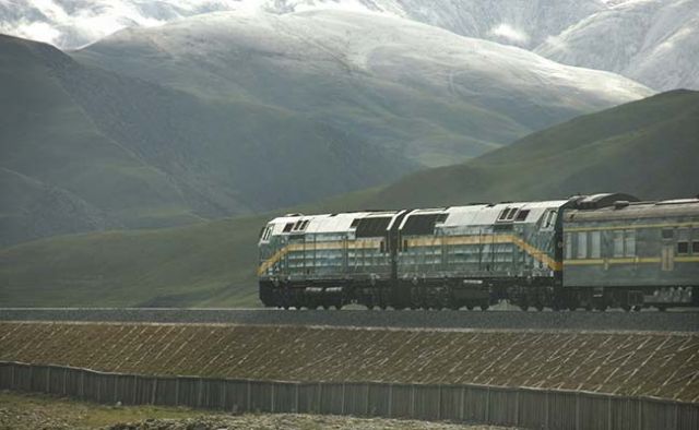 तिब्बत को भारत और नेपाल से जोड़ने वाली हिमालय रेलवे का निर्माण मुमकिन हैः चीन