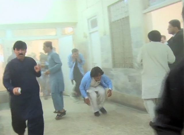पाकिस्तान के सिविल हॉस्पिटल में बड़ा बम धमाका, कई मरे