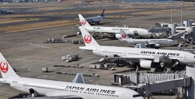टोक्यो में शक्तिशाली तूफ़ान से विमानों की उड़ाने हुई बन्द