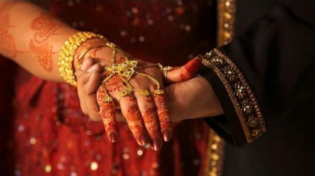 पाकिस्तान: हिन्दू युवती ने परिवार की रजामंदी से की मुस्लिम दोस्त से शादी, दोनों परिवारों ने साथ मिलकर की शादी में शिरकत