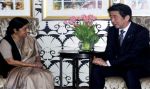 जापान के प्रधानमंत्री से मिलीं सुषमा स्वराज