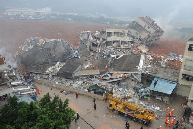 चीन में भूस्खलन के बाद हुआ खतरनाक धमाका, ढह गई 33 इमारतें